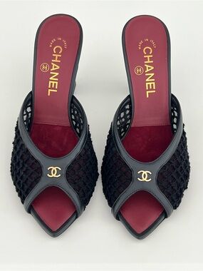 CHANEL 26M COCO BEACH BLACK SANDALS SIZE IT 37.5 / US 7.5 NIB!